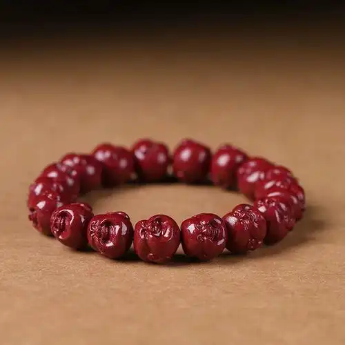 红色鞋子本命年是否真的能提升婚姻幸福度(红色鞋子本命年是否会影响生肖羊的婚姻幸福度)