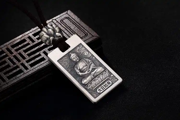 许嵩青春力量闪耀央视舞台_音乐节两度压轴现场激情四溢