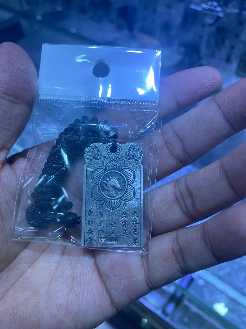 黑曜石本命佛吊坠配什么链子(黑曜石本命佛配什么链子好)