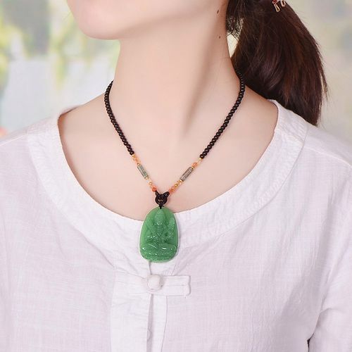 如何选择合适的本命佛琥珀配饰 如何选择合适的本命佛琥珀配饰