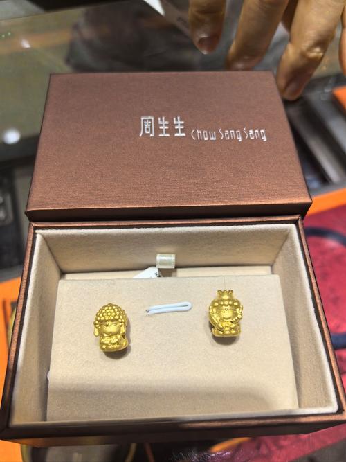 吴昕挑战彩带舞，一袭天蓝色露腰穿搭身材绝美