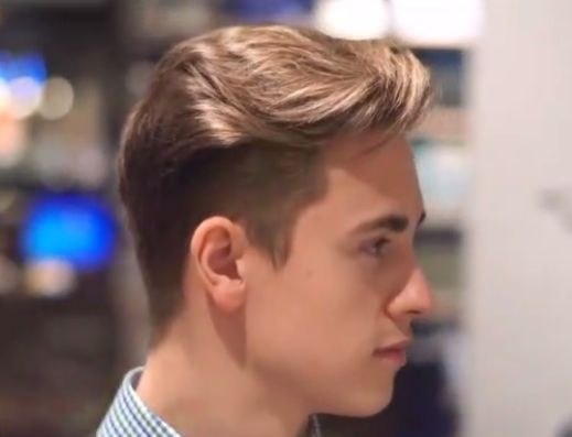 维密尴尬瞬间泡泡莉的维密首秀鞋被卡在T台上