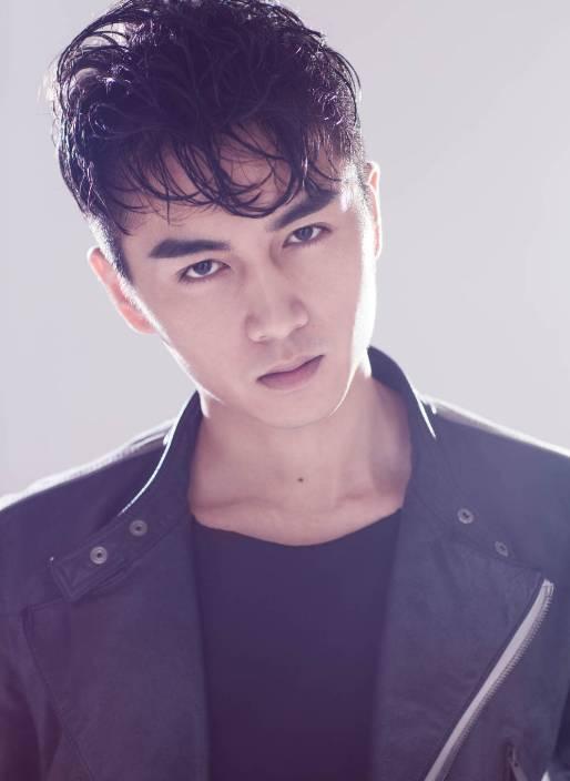 众擎机器人踹翻自家老板背后是技术突破还是营销泡沫 众擎机器人踹翻自家老板背后是技术突破还是营销泡沫