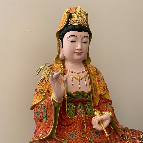 翡翠本命佛吊坠图片(本命年戴什么翡翠挂件)