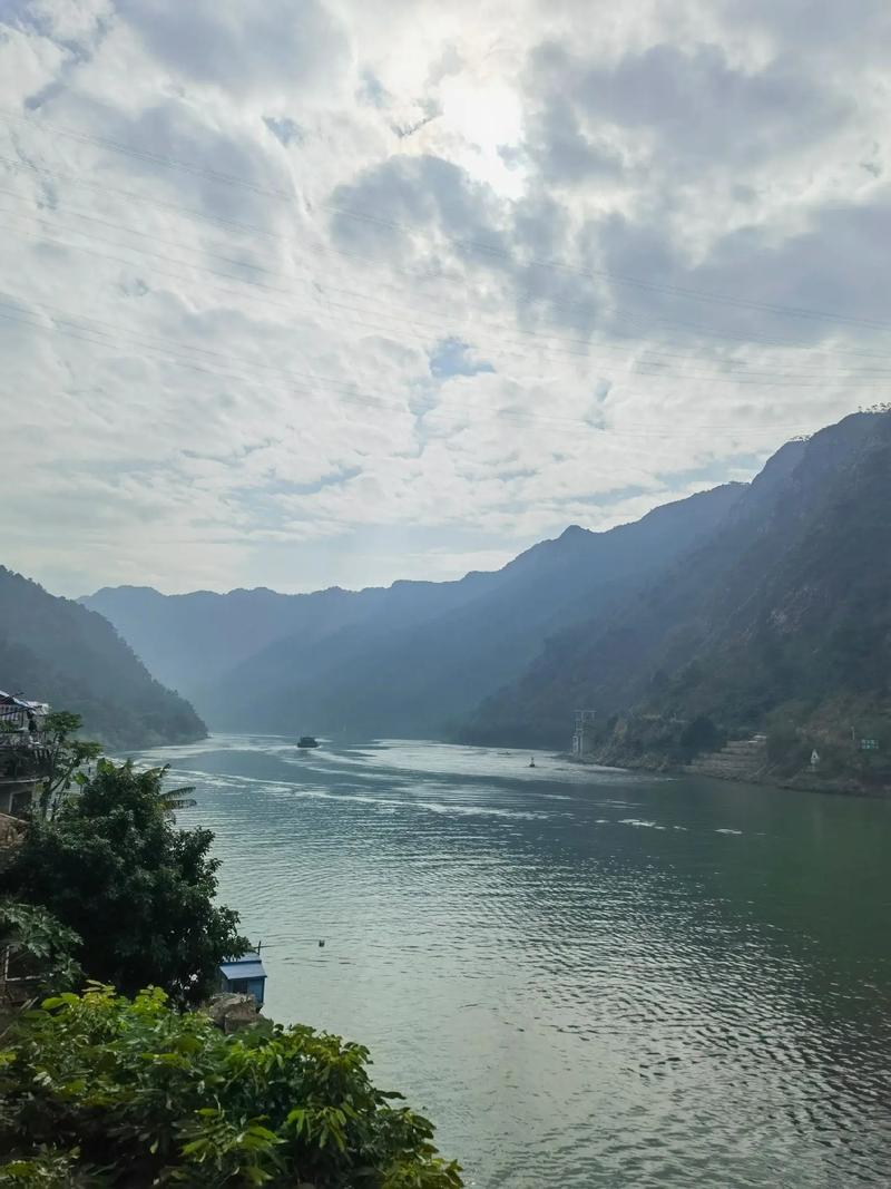 地下室灯具销售公司起名为何会让父母姓氏搭配变得困难(地下室灯具销售公司起名为何如此难以驾驭情绪管理)