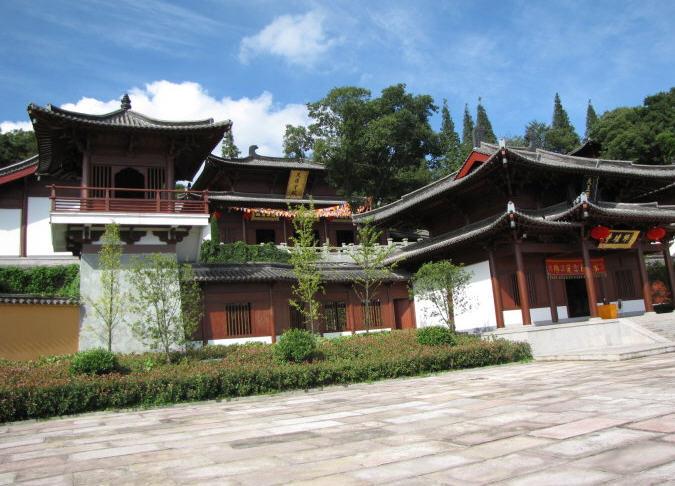 鸡血石本命佛好吗对生肖蛇的饮食习惯有何影响(鸡血石本命佛好吗对蛇生肖的饮食习惯有何影响)