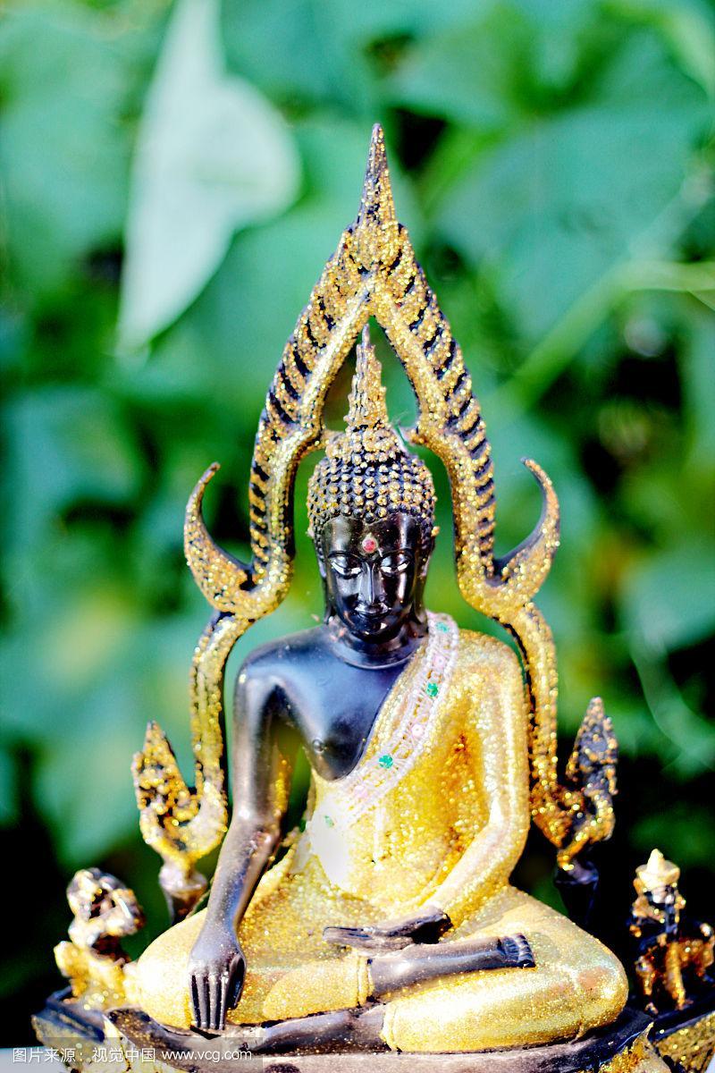 锤字测字如何揭示道德困境中的内心挣扎(锤字测字背后的道德困境是否让人难以抉择)