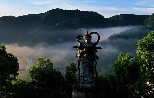 金正恩单膝跪地向俄驻朝大使遗像献花 金正恩单膝跪地向俄驻朝大使遗像献花