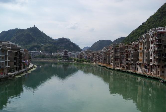 生肖牛的本命佛玉吊坠(本命年牛佩戴玉佛好吗) 生肖牛的本命佛玉吊坠(本命年牛佩戴玉佛好吗)