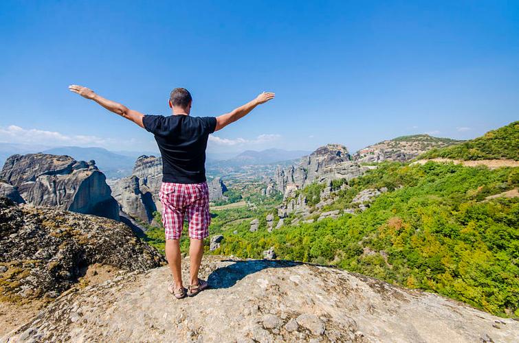 文殊菩萨手持宝剑的寓意(文殊菩萨的剑保佑什么的)