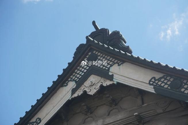 本命佛玉佩来月经可以戴吗(玉石本命佛吊坠带在身上好吗-)