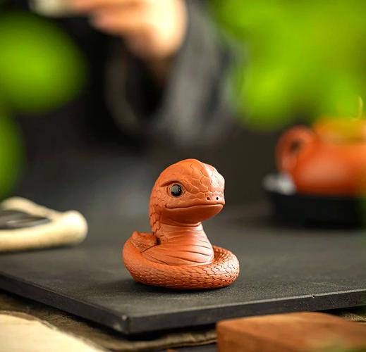 佛牌有本命佛吗如何影响生肖猪的财运和未来发展(佛牌有本命佛吗对生肖猪的经济运势影响如何)