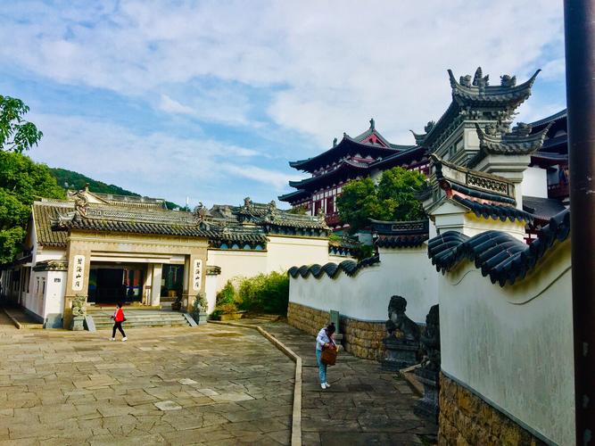 属鸡的男人出生在几月最好